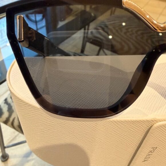 Prada Sunglass - Picture 10 of 16